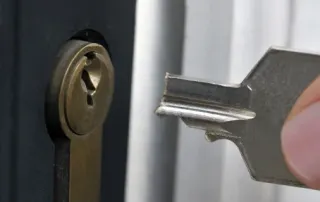 درآوردن کلید شکسته از قفل با چند ترفند ساده